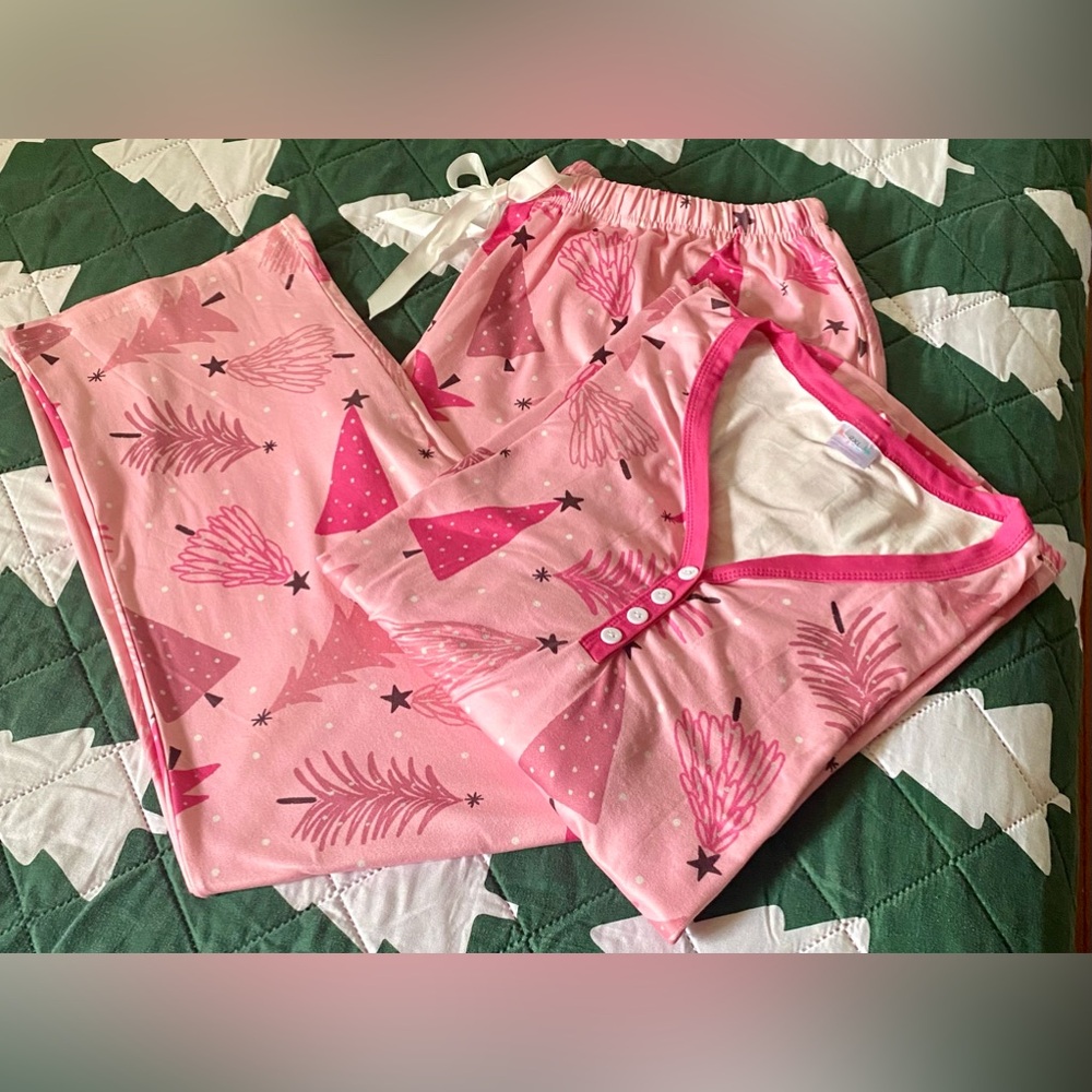 Shirley & Stone Boutique Holiday Pajamas NWOT - Picture 2 of 16